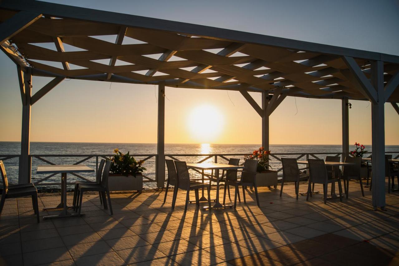 Mesogeios Hotel มาราโธโพลิส ภายนอก รูปภาพ