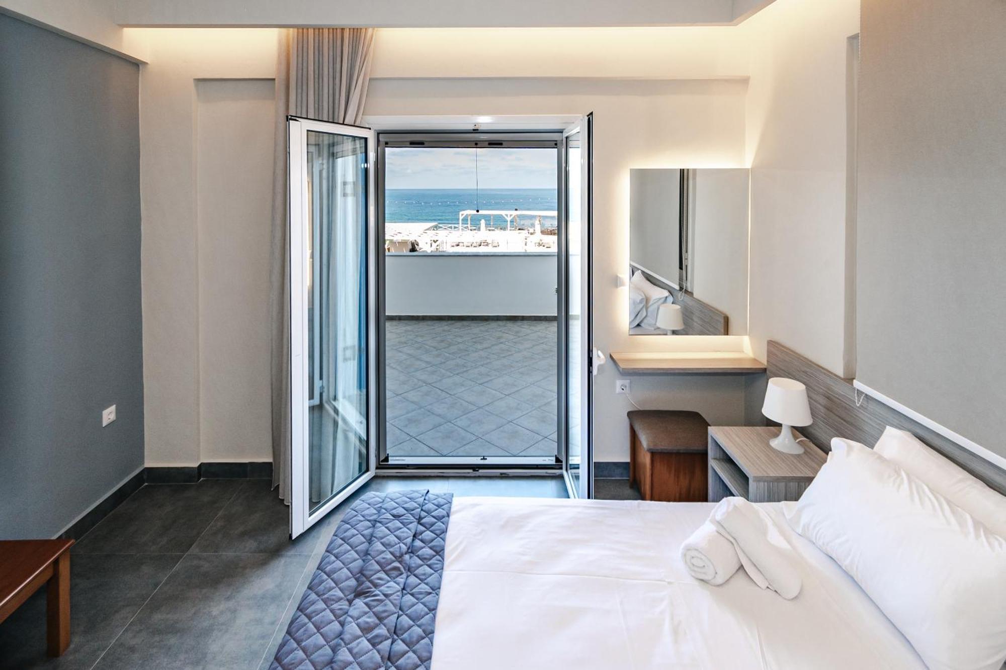 Mesogeios Hotel มาราโธโพลิส ภายนอก รูปภาพ