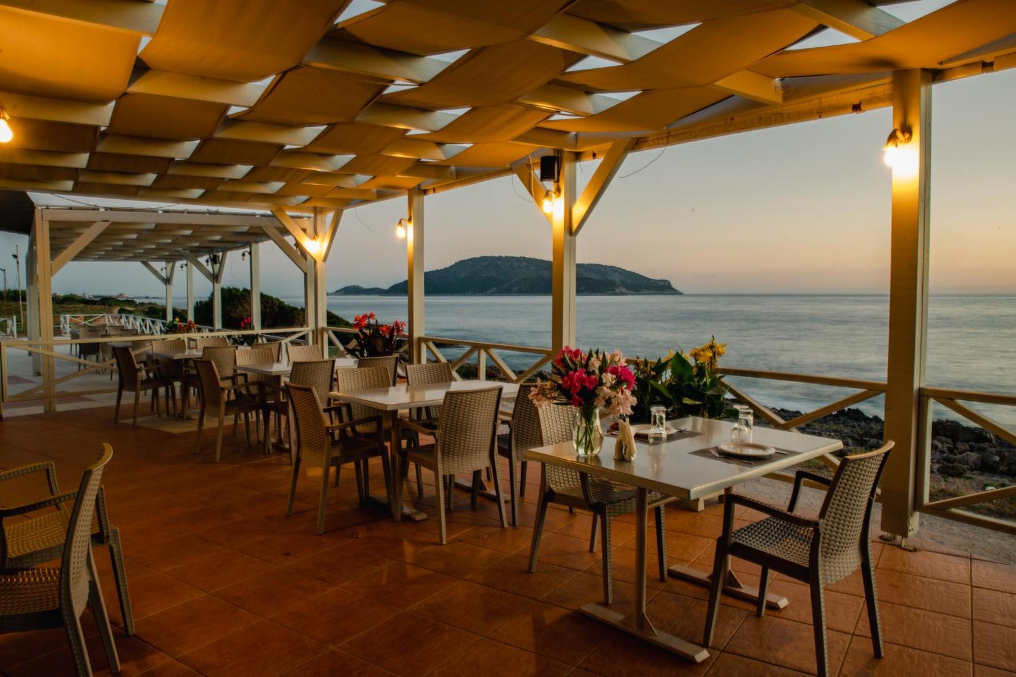 Mesogeios Hotel มาราโธโพลิส ภายนอก รูปภาพ